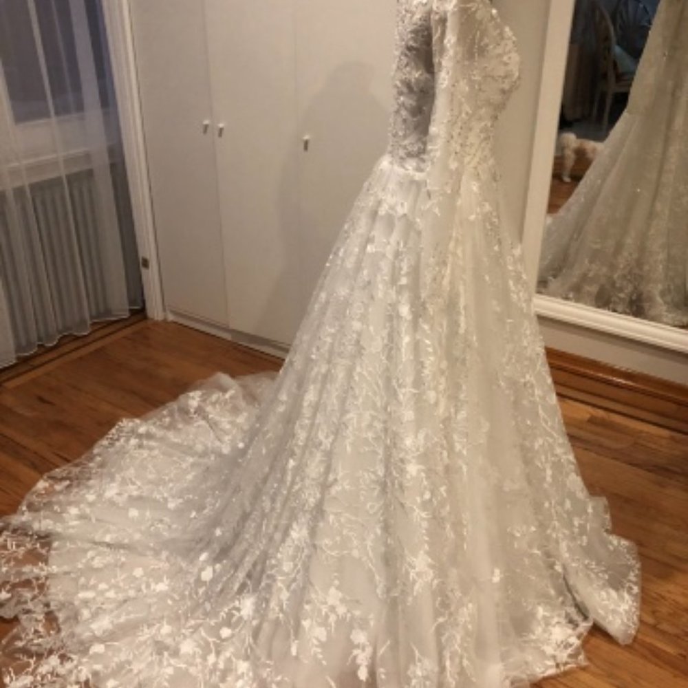 Exquisite European Modest Ivory/White Wedding Gown, Worn once (Size 4-6) - Picture 3 of 3